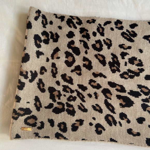 Calvin Klein Accessories - 💕LAST CHANCE💕 Calvin Klein scarf